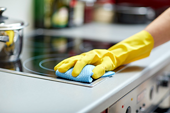 cleaning the stove
